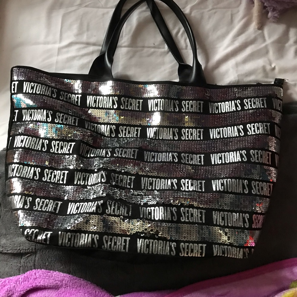large vs weekender - Picture 2 of 6